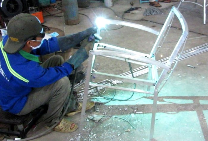 Sản xuất bàn ghế cafe nhựa giả mây 2A30 khung nhôm sơn tĩnh điện đan sợi mây nhựa kháng uv